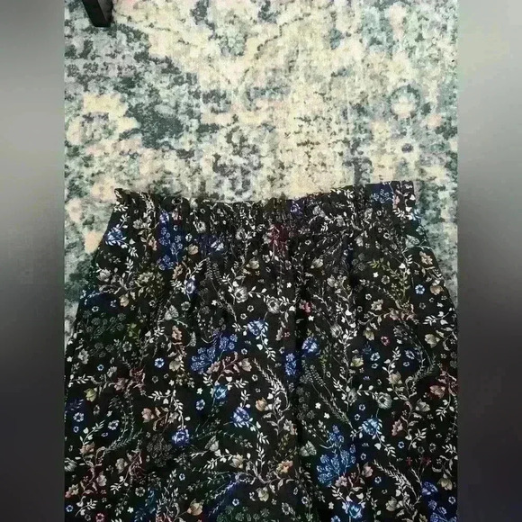 DR2 Wide Leg Floral Pant with Pockets - Picture 5 of 7